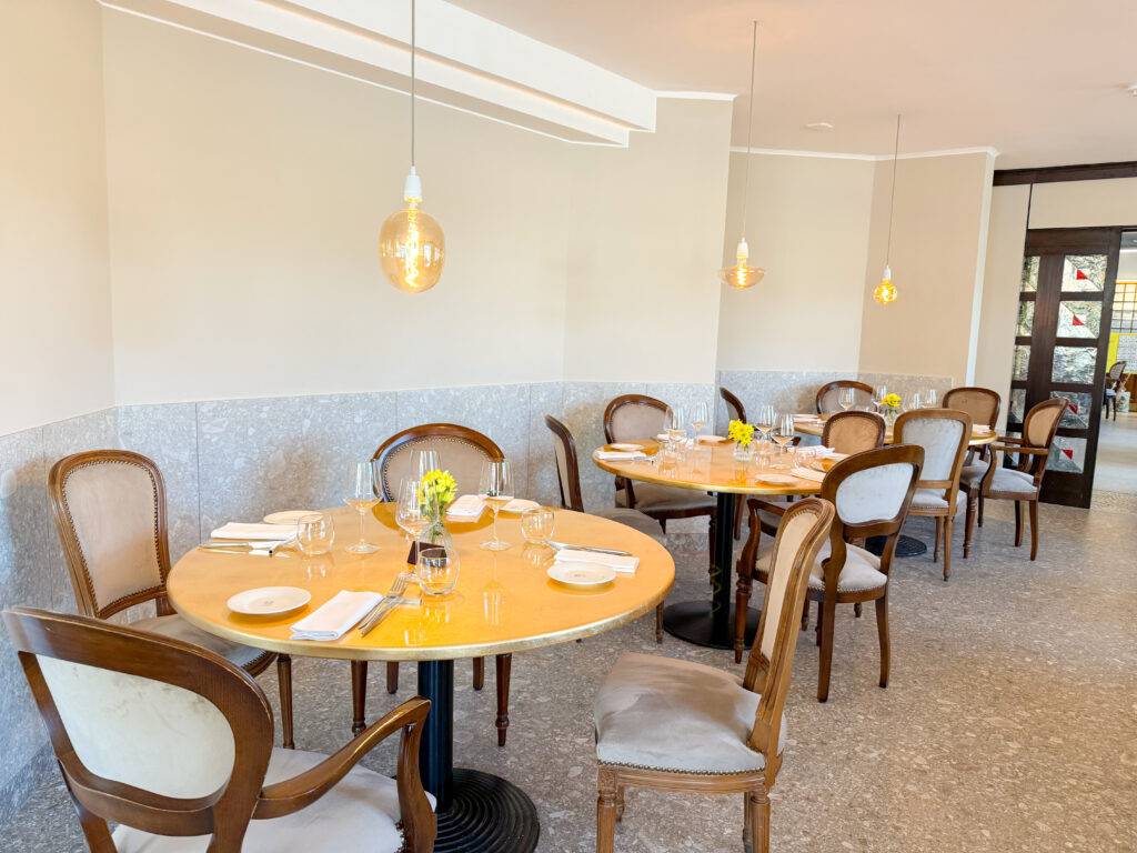 Sala bar interna con vista Lago di Como del Ristorante Imbarcadero 1892 Como