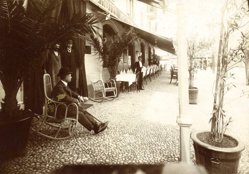 Foto storica della terrazza del Ristorante Imbarcadero 1892 e dell'Hotel Metropole Suisse a Como